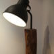stehlampe aus massivholz eiche baumstamm everlasting oak fuer wohnzimmer